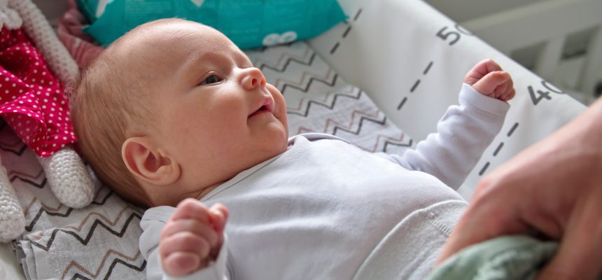 Kleidung für Neugeborene: Das sollten Sie beim Kauf beachten