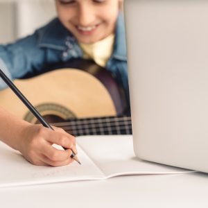 Musikalische Früherziehung: Der Einfluss von Musik auf die Entwicklung Ihres Kindes