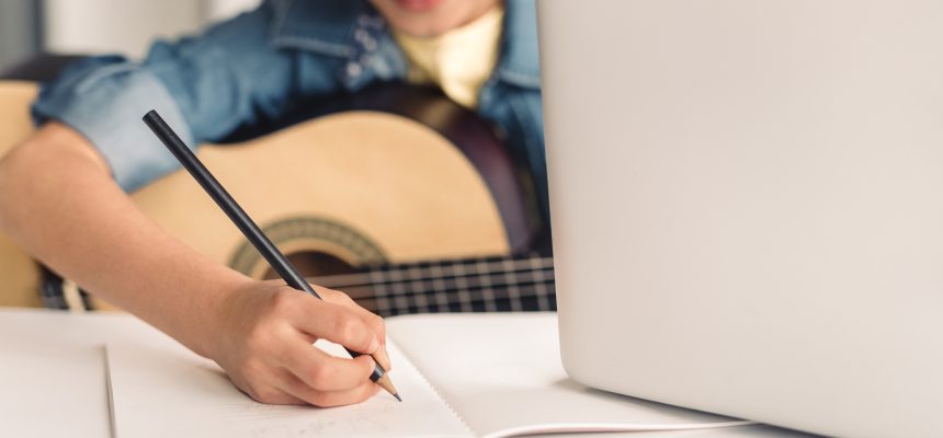 Musikalische Früherziehung: Der Einfluss von Musik auf die Entwicklung Ihres Kindes